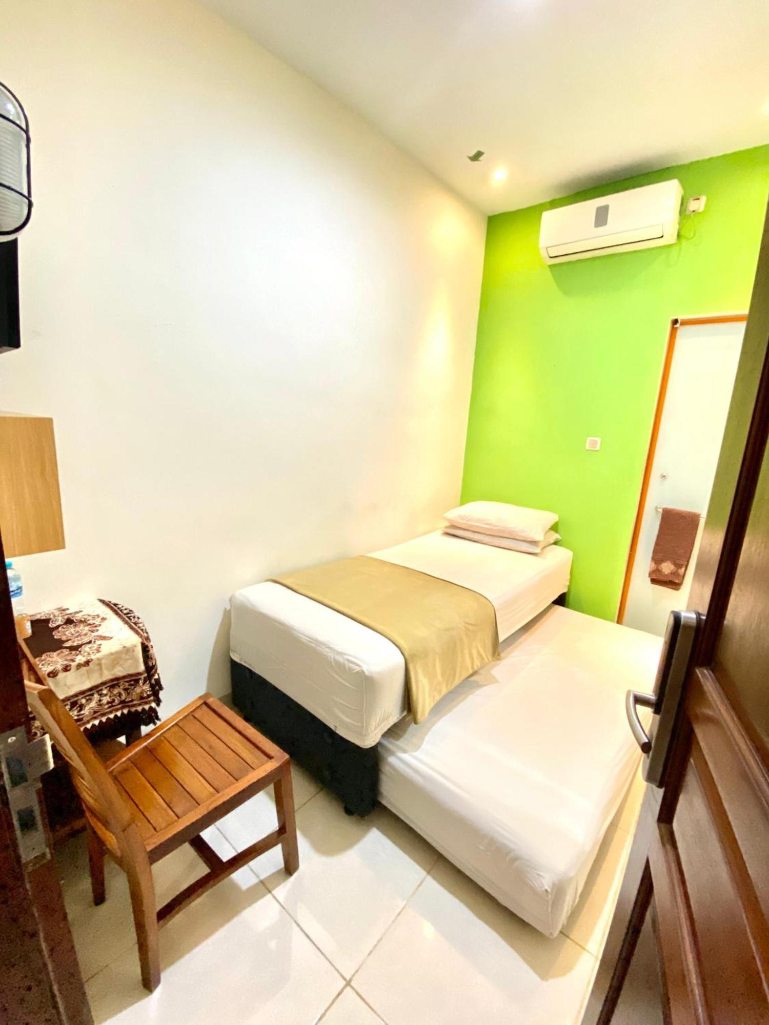 Cabin Hotel Bhayangkara Yogyakarta Exteriör bild
