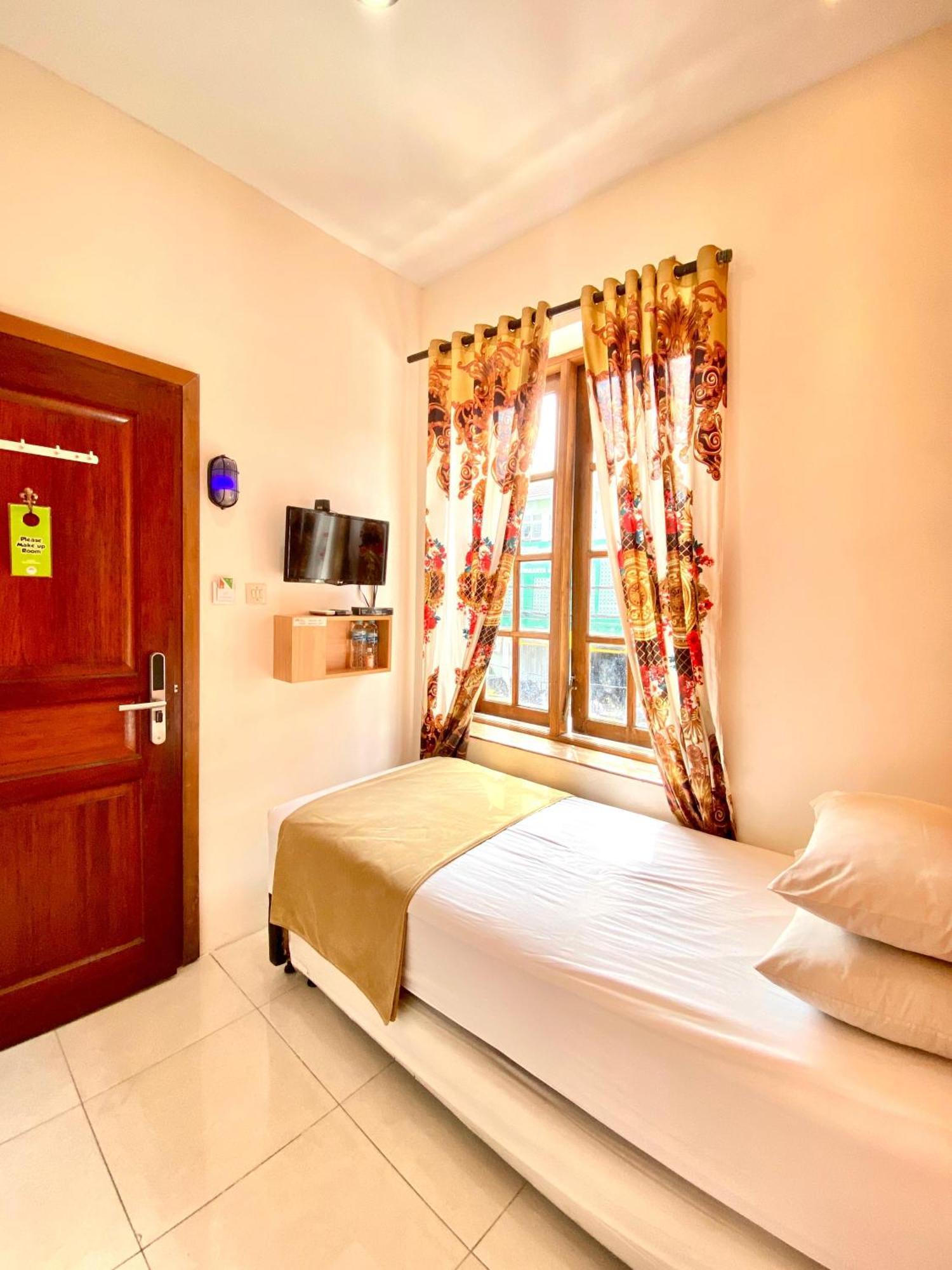 Cabin Hotel Bhayangkara Yogyakarta Exteriör bild