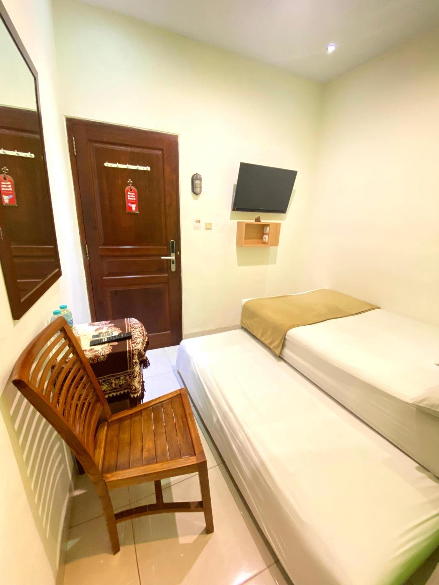 Cabin Hotel Bhayangkara Yogyakarta Exteriör bild