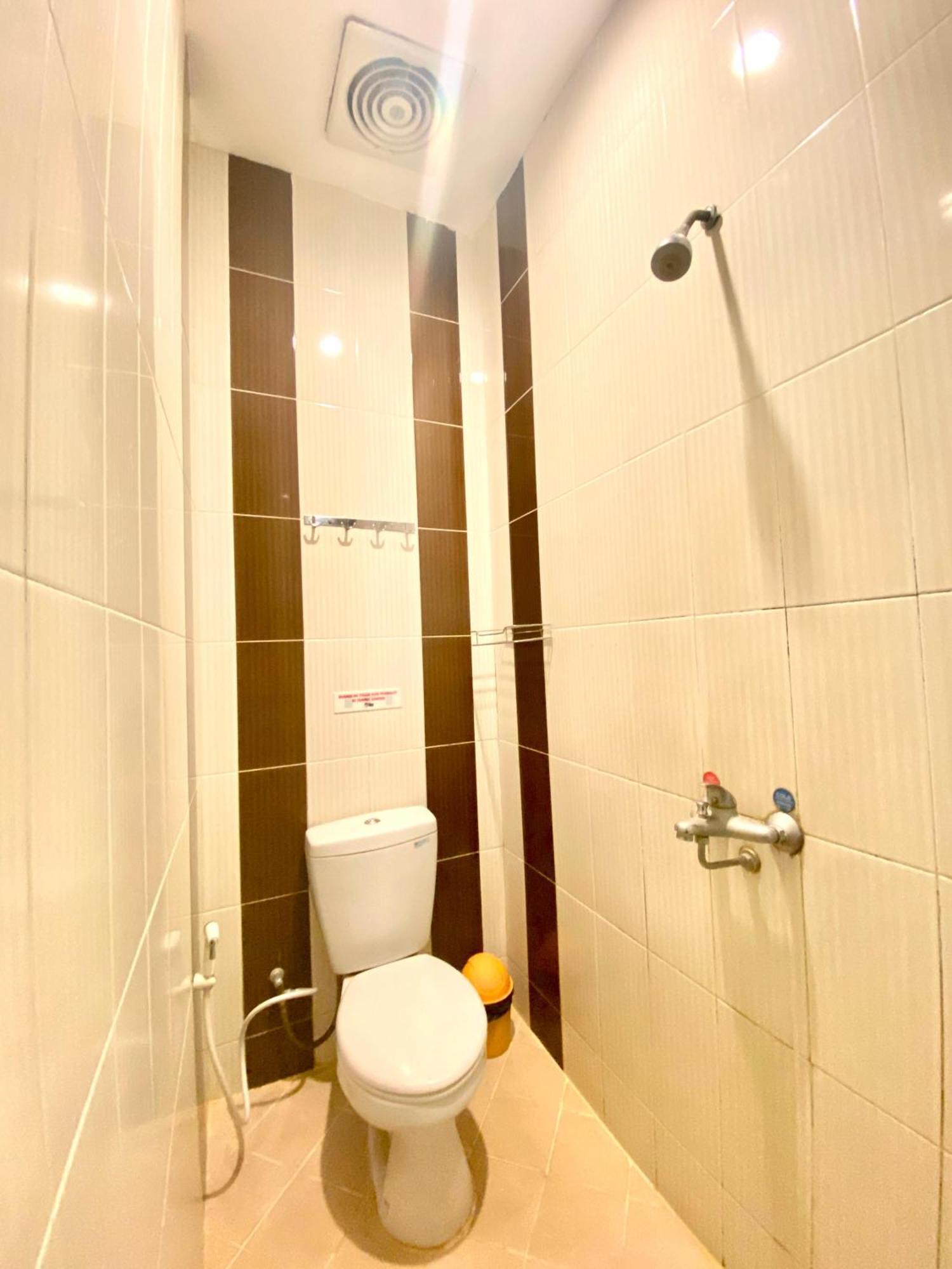 Cabin Hotel Bhayangkara Yogyakarta Exteriör bild
